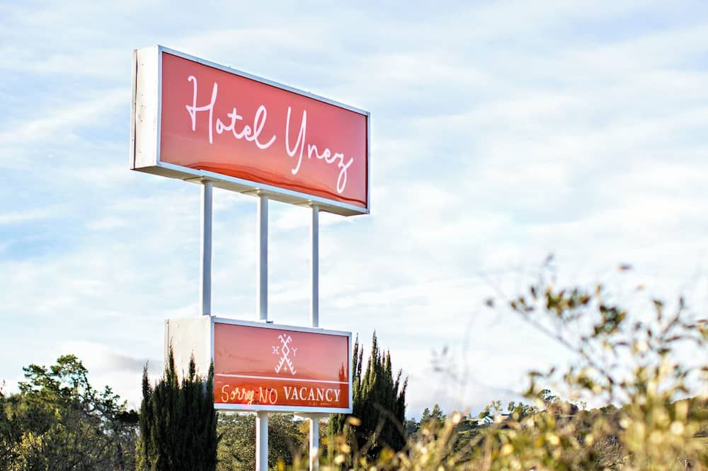 Hotel Ynez