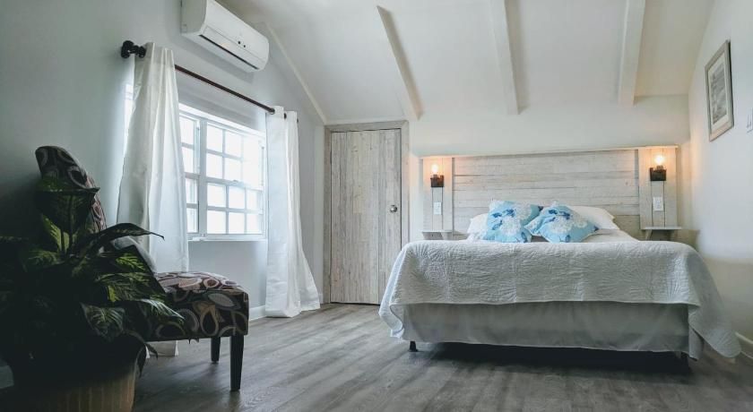 Water's Edge Villa - Oceanfront with Private Pool