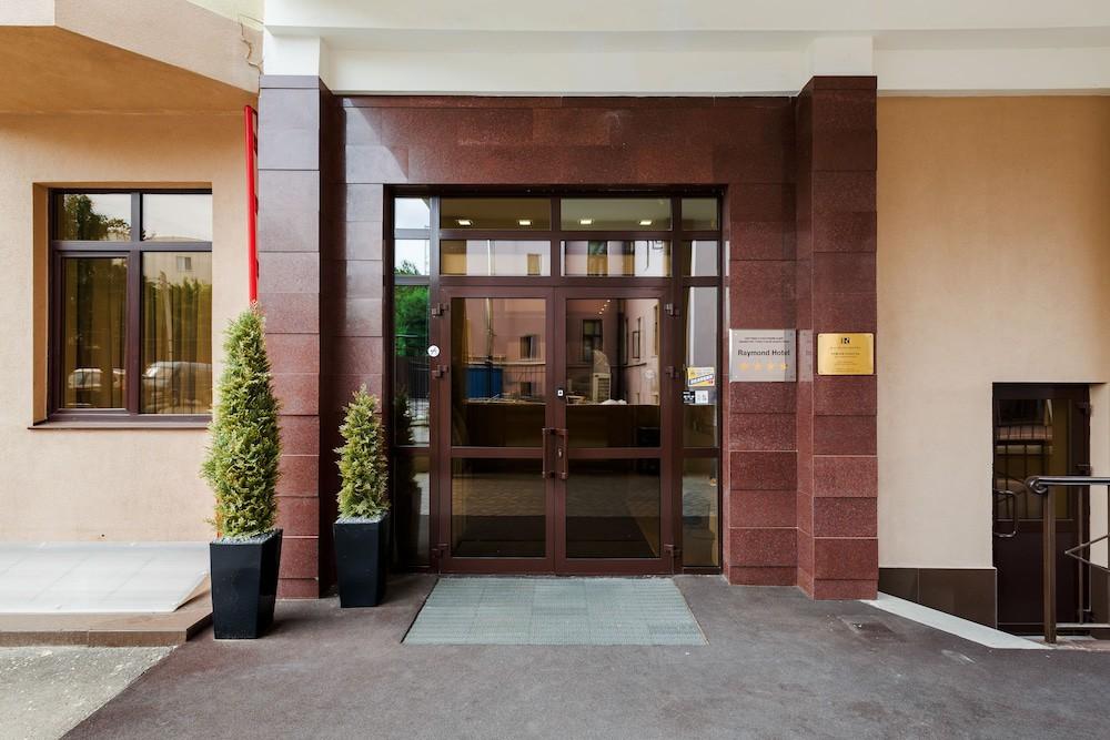 sembo-2857953-9c3aae-994134 Raymond Hotel