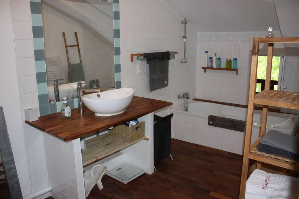 Large 18th century Basque house restored 16 to 20 people Aquitaine - Saint-Jean-Pied-de-Port visuel 5/5 Large 18th century Basque house restored 16 to 20 people Aquitaine - Saint-Jean-Pied-de-Port visuel 5/5