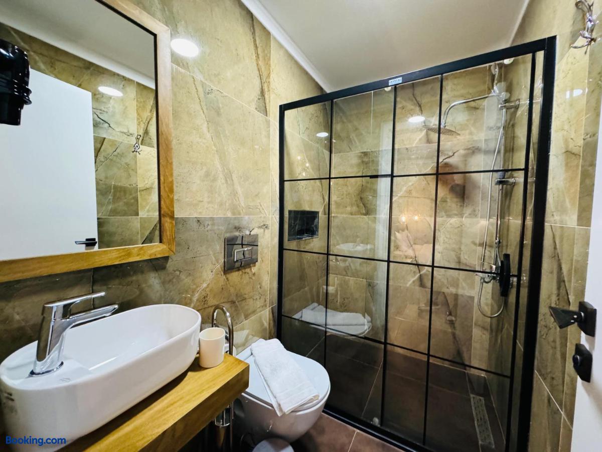 booking-1071604422-552009830-630102 Treekos Suite Hotel Istanbul Airport