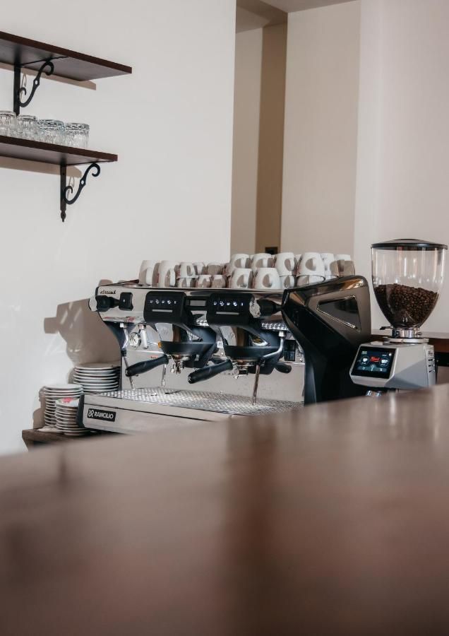 Pansion Mihića dvori