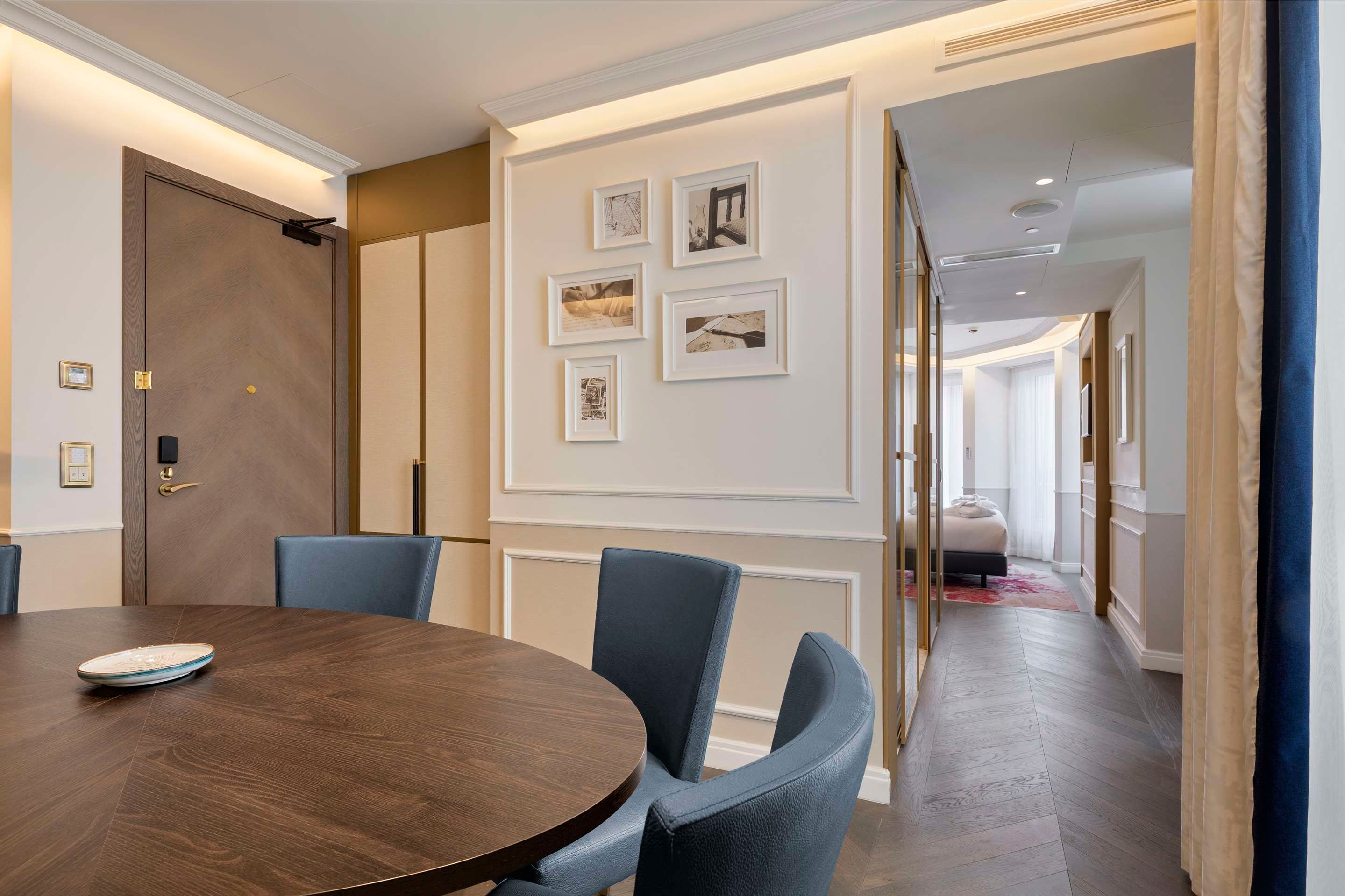 The Emerald House Lisbon, Curio Collection by Hilton