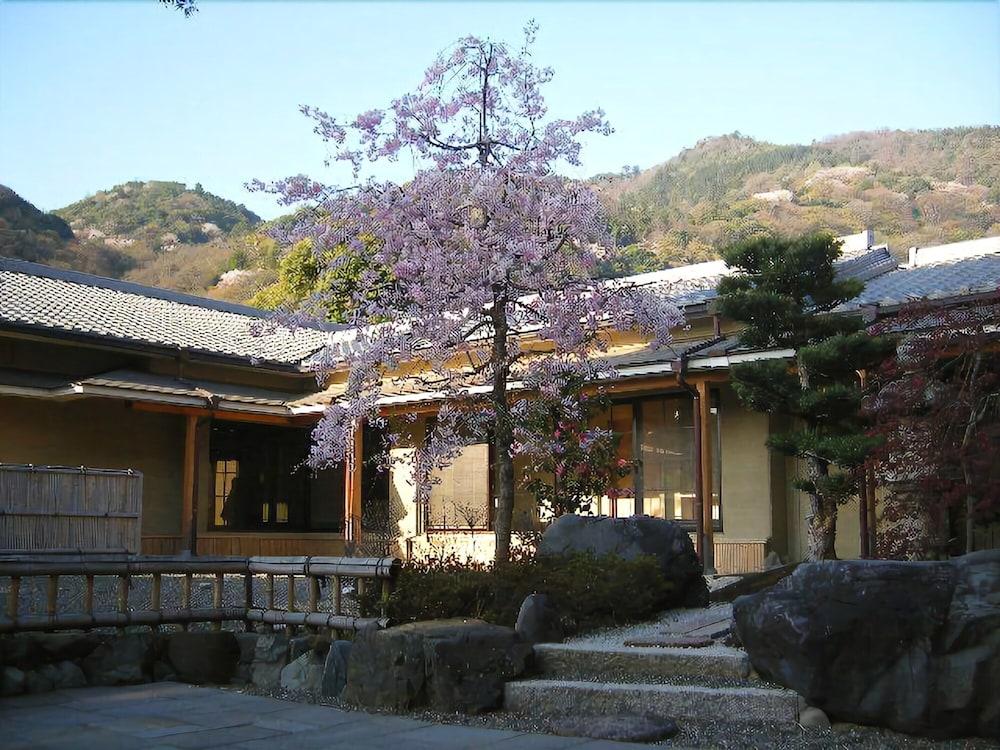 expediav2-415629-d240db-700033 Ryotei Rangetsu