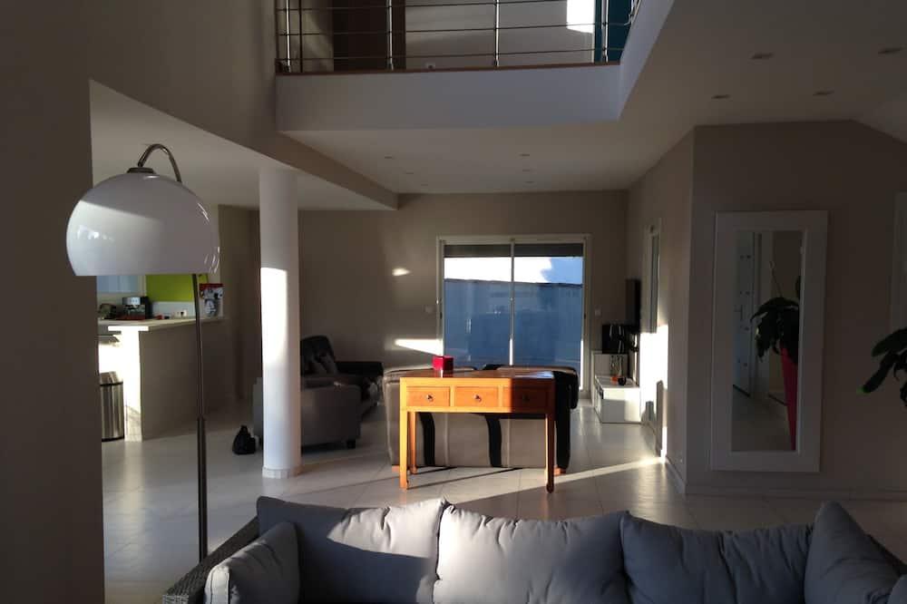 Beautiful modern Villa of 300 m2 in calm with swimming pool. Ideal Great Family Provence-Alpes-Côte d'Azur - Marignane visuel 5/5 Beautiful modern Villa of 300 m2 in calm with swimming pool. Ideal Great Family Provence-Alpes-Côte d'Azur - Marignane visuel 5/5