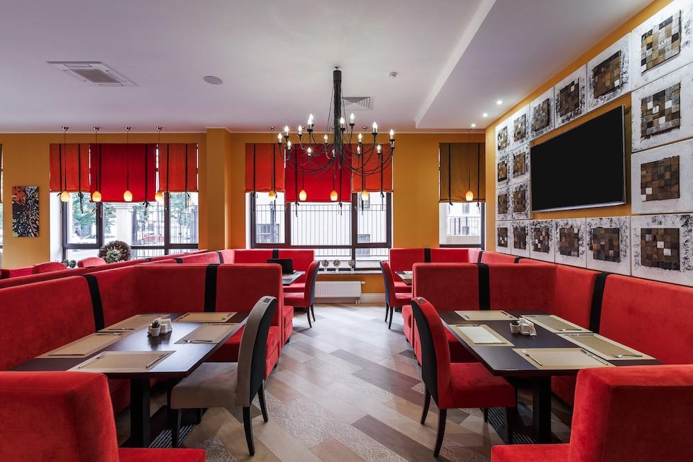 sembo-2857953-e296b9-341513 Raymond Hotel