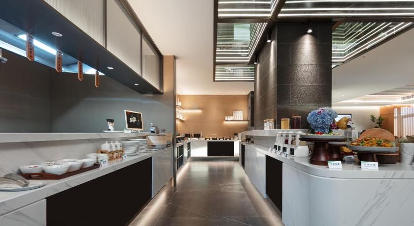 Atour Hotel Meizhou West Railway Station R&F Center