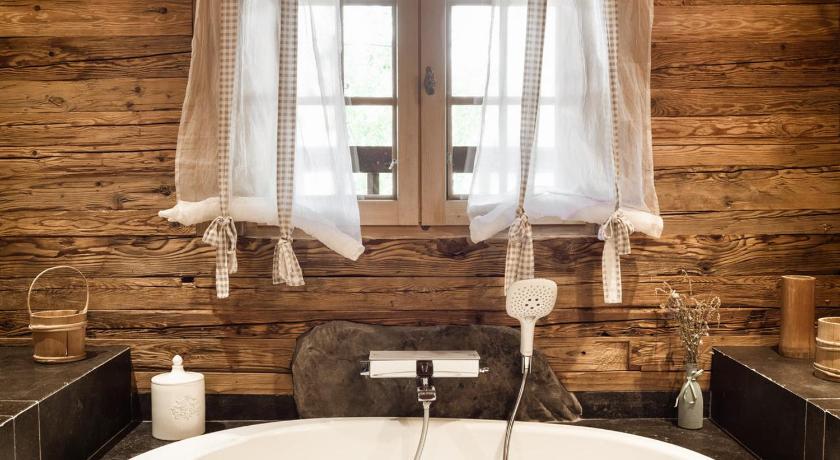 Chalet 3, ferme rénovée, 10 pers, proche pistes, garage, animaux admis FR-1-304-162 - Rhône-Alpes - La Clusaz visuel 4/5 Chalet 3, ferme rénovée, 10 pers, proche pistes, garage, animaux admis FR-1-304-162 - Rhône-Alpes - La Clusaz visuel 4/5