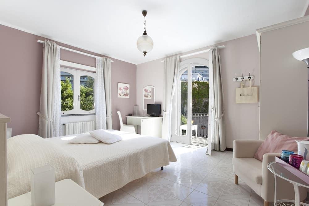 Centrally located villa with private pool and air-con, wi-fi for up to 14 people Campanië - Glimlach visuel 3/5