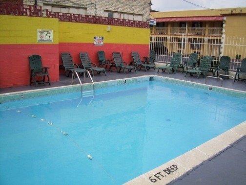 hotels in east memphis with indoor pool