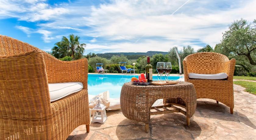 Villa Luna Smeralda ad Alghero villa con piscina ad uso esclusivo per 8 persone Sardinië - Alghero visuel 1/5 Villa Luna Smeralda ad Alghero villa con piscina ad uso esclusivo per 8 persone Sardinië - Alghero visuel 1/5