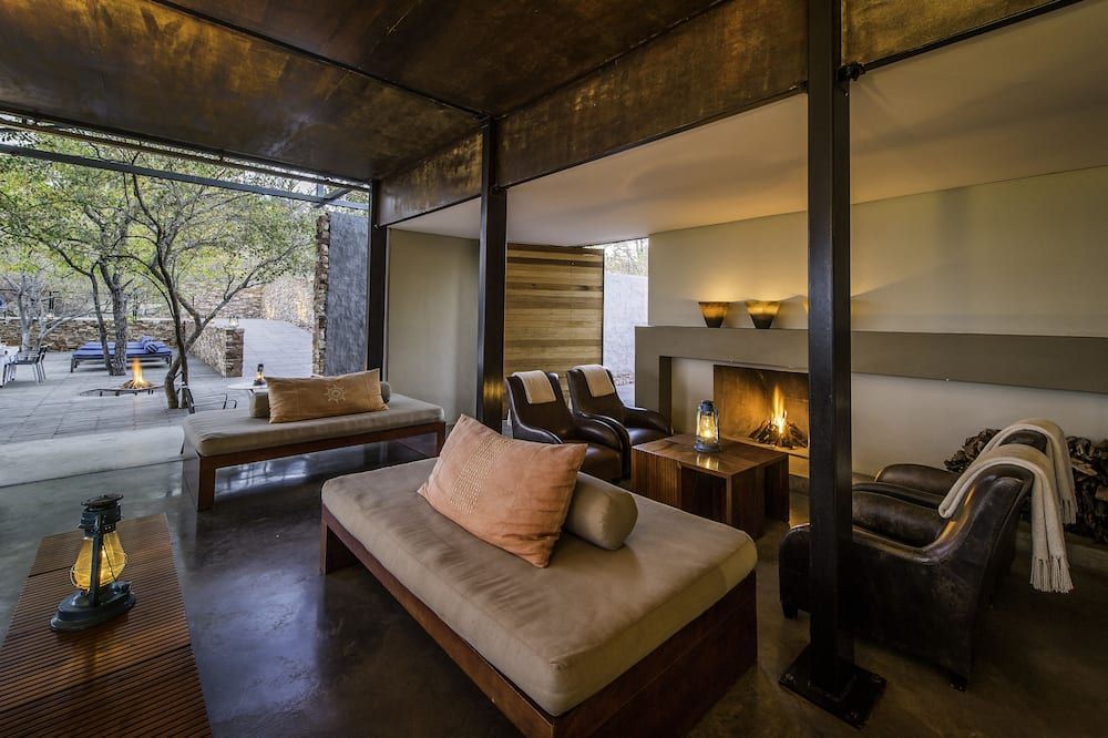 The Outpost & Pel's Post