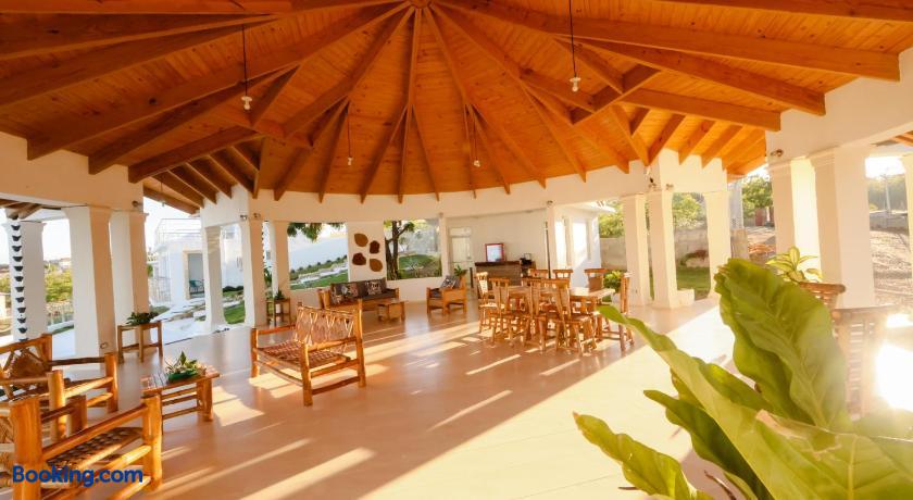 booking-1070851855-525683247-412705 Hotel Don Bululo Camping Lodge