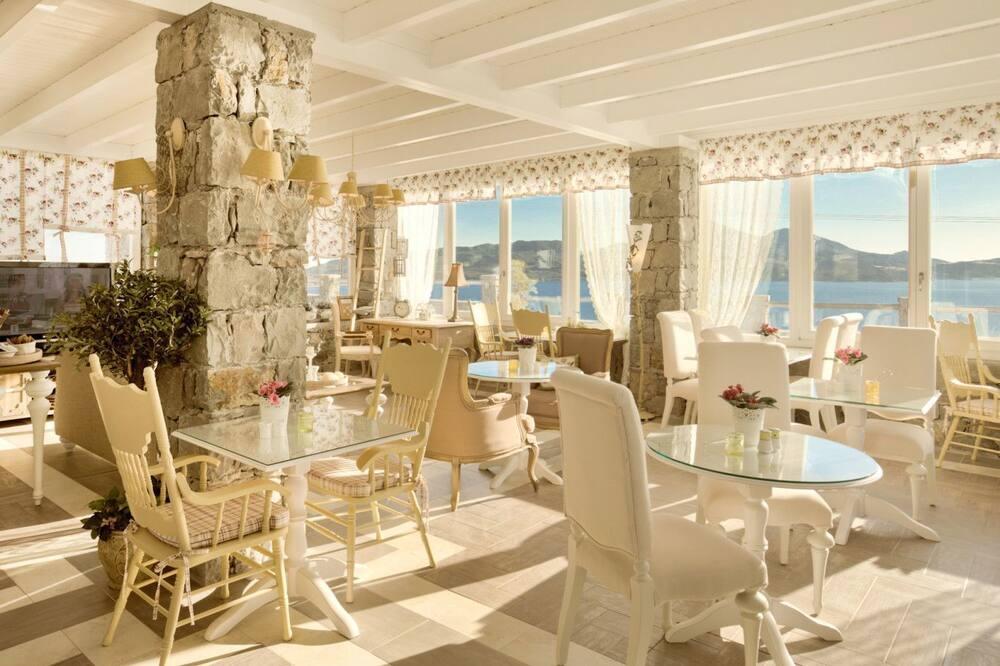 expediav2-708892-4e37f4-100954 Miland Suites