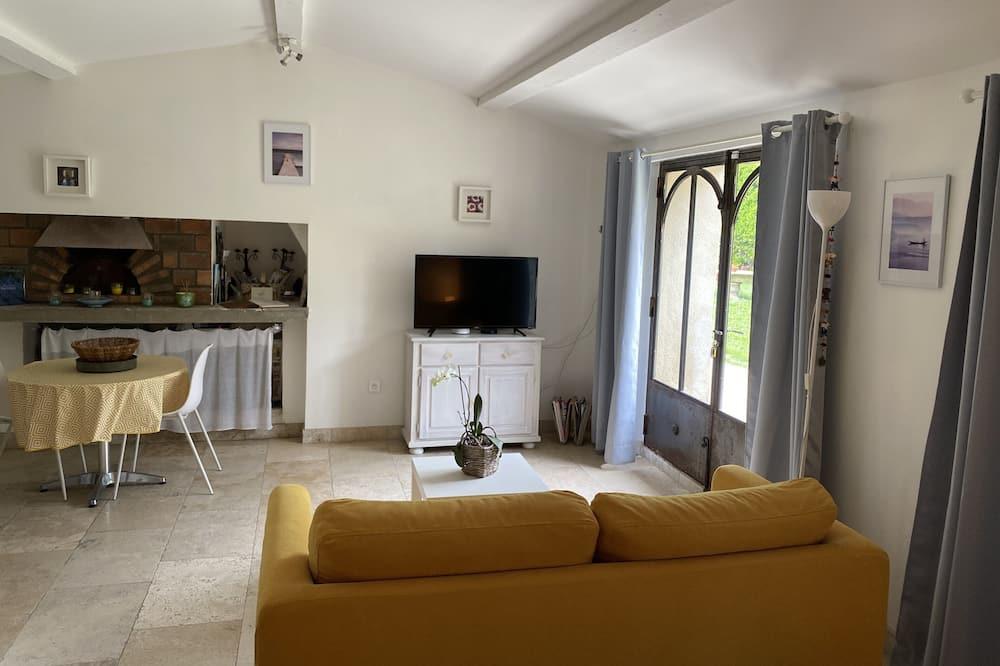 Gite in Provence for a couple, fully equipped, with swimming pool and large garden. Provence-Alpes-Côte d'Azur - Tarascon visuel 2/5 Gite in Provence for a couple, fully equipped, with swimming pool and large garden. Provence-Alpes-Côte d'Azur - Tarascon visuel 2/5