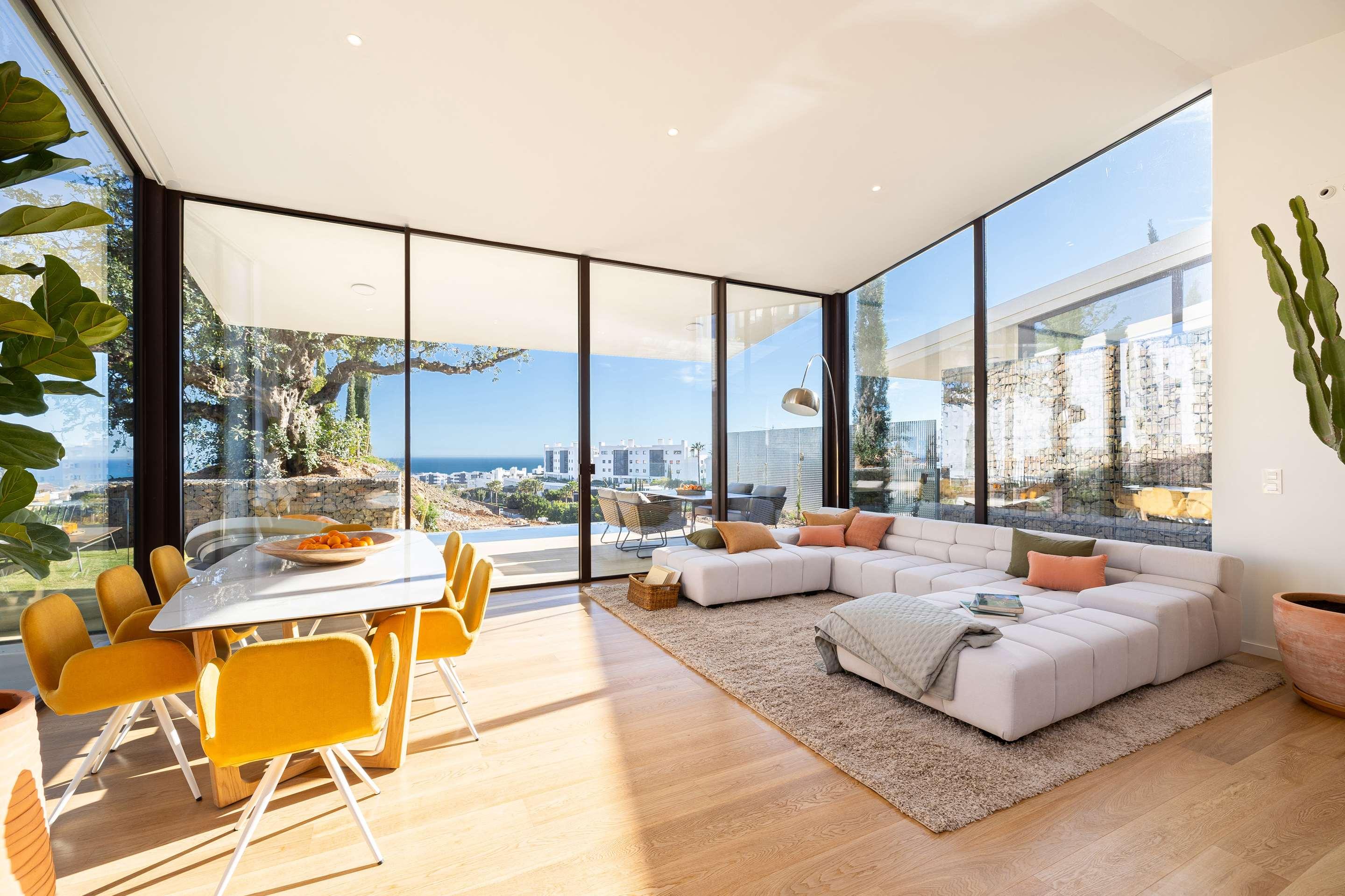 ice-1071367240-118218647-495181 Leiro Residences