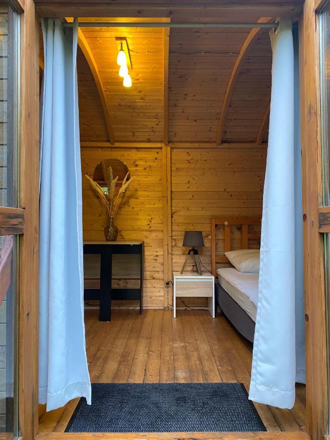 Camping-Chalets La Favière Franche-Comté - Lac-des-Rouges-Truites visuel 2/5 Camping-Chalets La Favière Franche-Comté - Lac-des-Rouges-Truites visuel 2/5