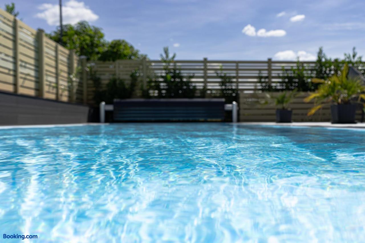 booking-1070737282-568751941-913227 Kracher Hotel Doppelzimmer - inklusive Pool