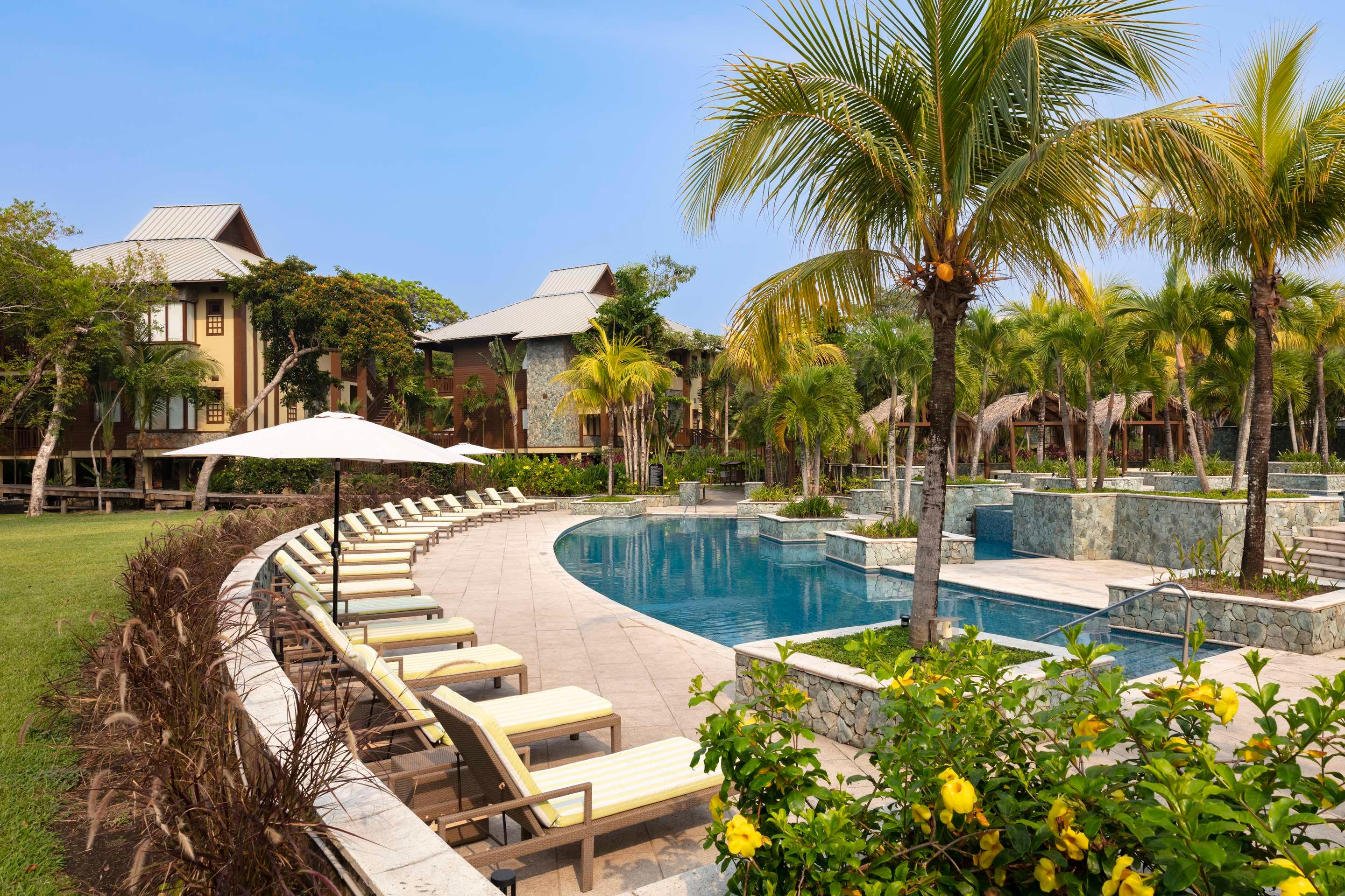 ice-2058707-108234585-643475 Indura Beach & Golf Resort Curio Collection By Hilton