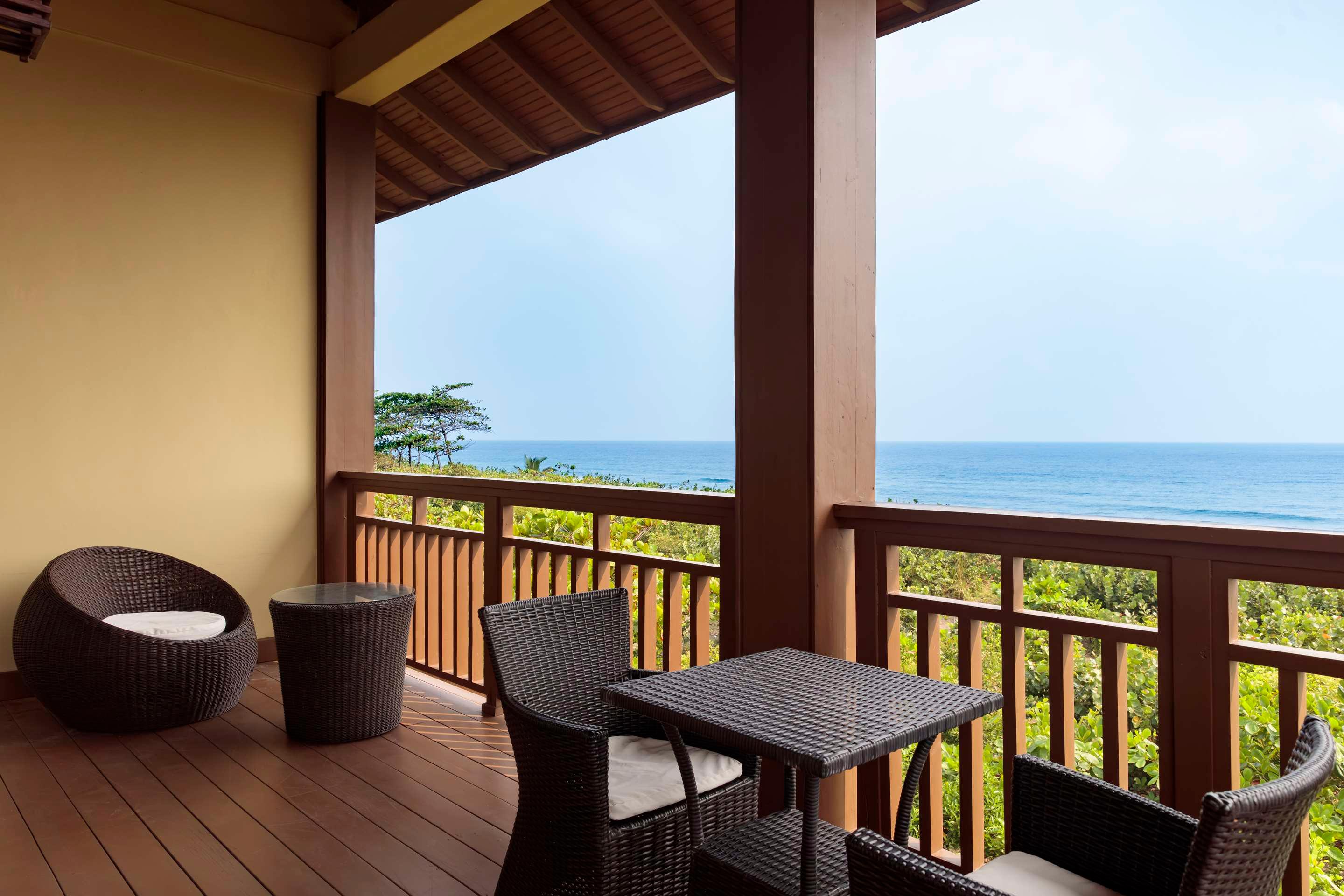 ice-2058707-108234613-883882 Indura Beach & Golf Resort Curio Collection By Hilton