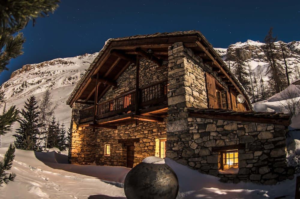 Chalet Val-d'Isère, 5 bedrooms, 12 persons Rhône-Alpes - Val-d'Isère visuel 5/5 Chalet Val-d'Isère, 5 bedrooms, 12 persons Rhône-Alpes - Val-d'Isère visuel 5/5