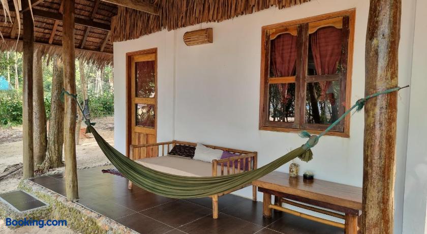 booking-898259-518468504-457944 Sunboo Beach Bungalows