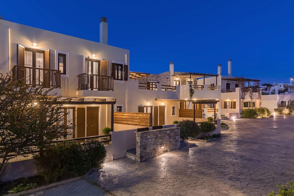sembo-3788326-282ce6-380964 Syra Bay