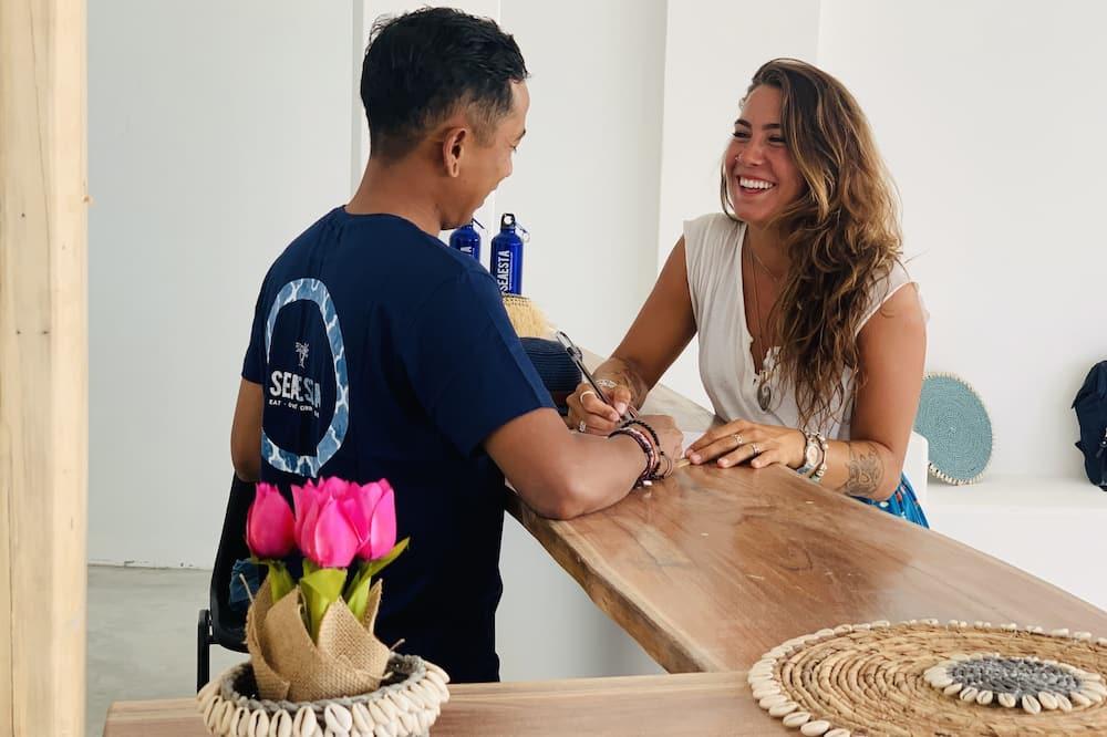 Seaesta Komodo Hostel & Hotel