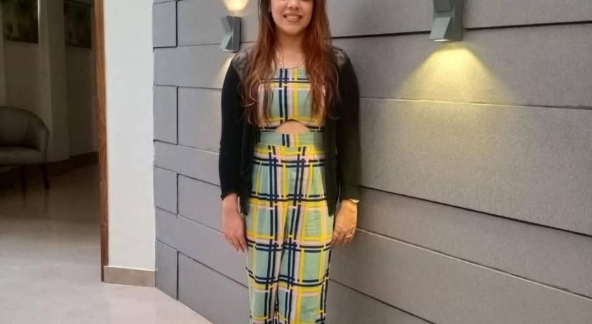 De Manora Homes - Unpretentious hotel with a garden , posh area Ranjit Avenue