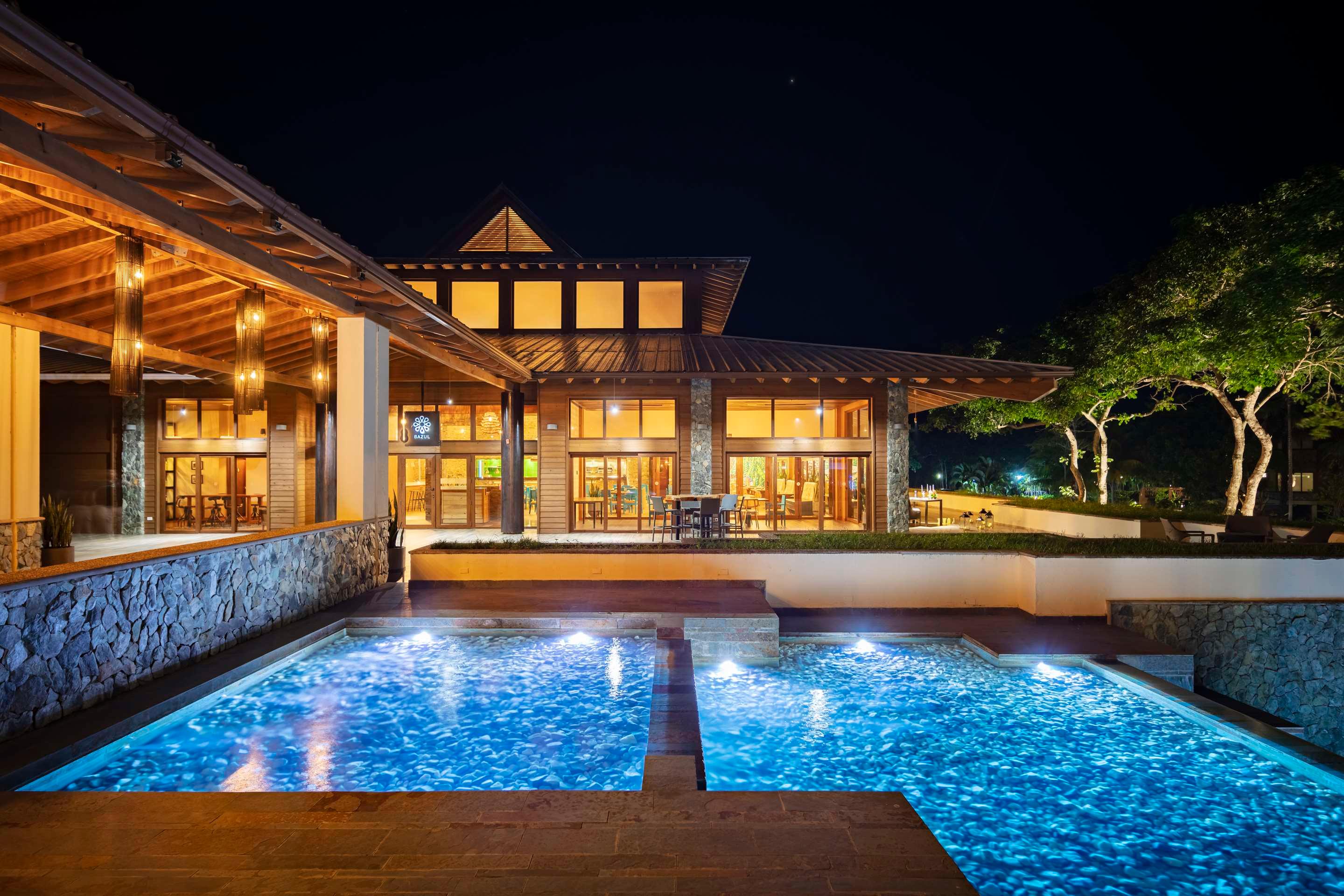 ice-2058707-108234565-480825 Indura Beach & Golf Resort Curio Collection By Hilton