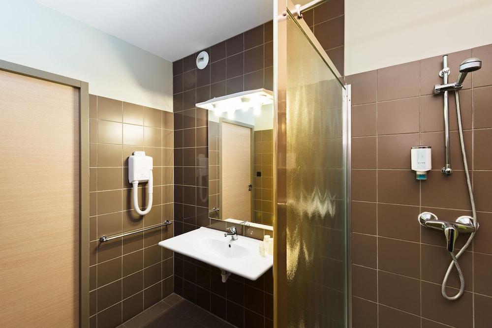 B&B HOTEL Aubagne Gémenos Provence-Alpes-Côte d'Azur - Tweeling visuel 3/5 B&B HOTEL Aubagne Gémenos Provence-Alpes-Côte d'Azur - Tweeling visuel 3/5