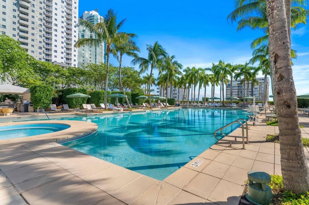 1435 Brickell Ave #3004