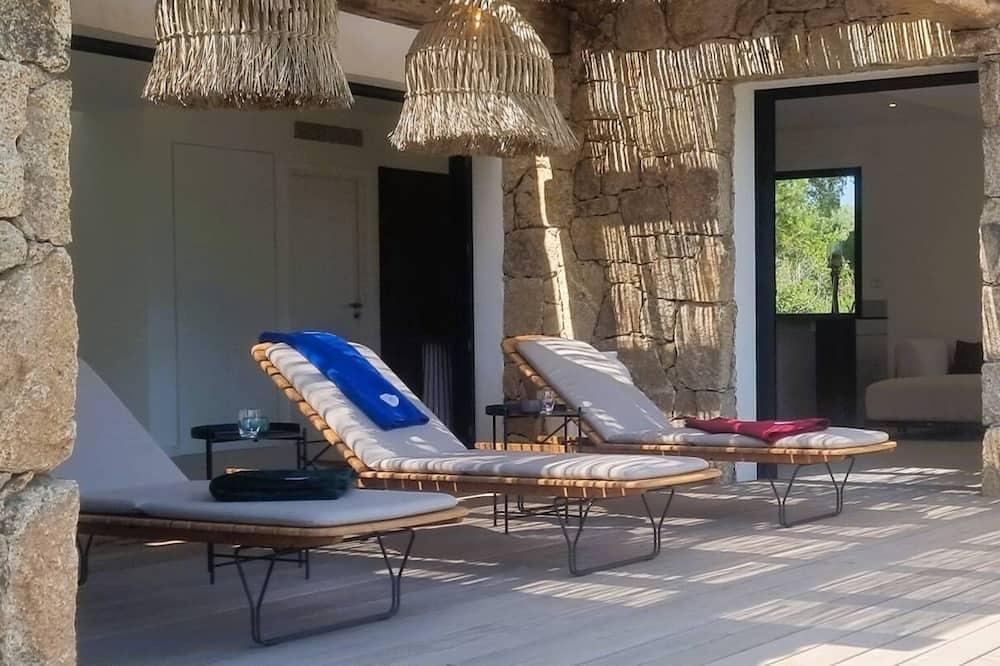 Bergerie Piana d'architecte neuve, 8 pers, piscine chauffée, à 10 min plage Corsica - San-Gavino-di-Carbini visuel 1/5 Bergerie Piana d'architecte neuve, 8 pers, piscine chauffée, à 10 min plage Corsica - San-Gavino-di-Carbini visuel 1/5