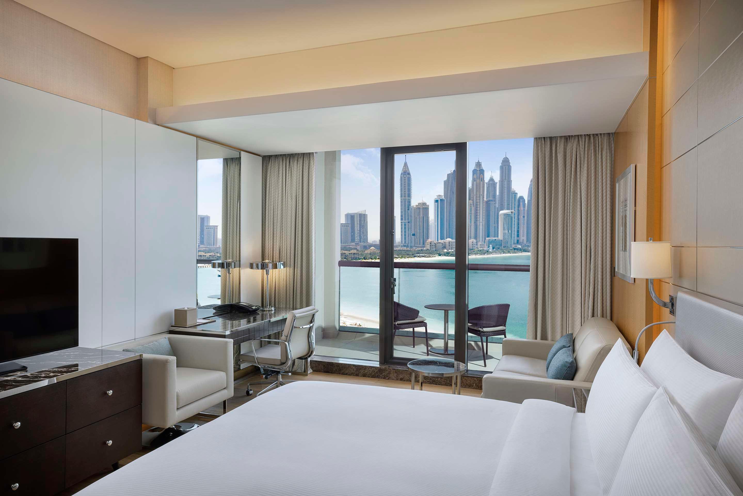 ice-8521867-111246581-192383 Hilton Dubai Palm Jumeirah