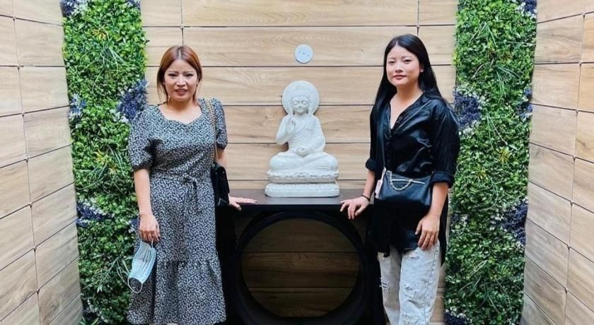 De Manora Homes - Unpretentious hotel with a garden , posh area Ranjit Avenue