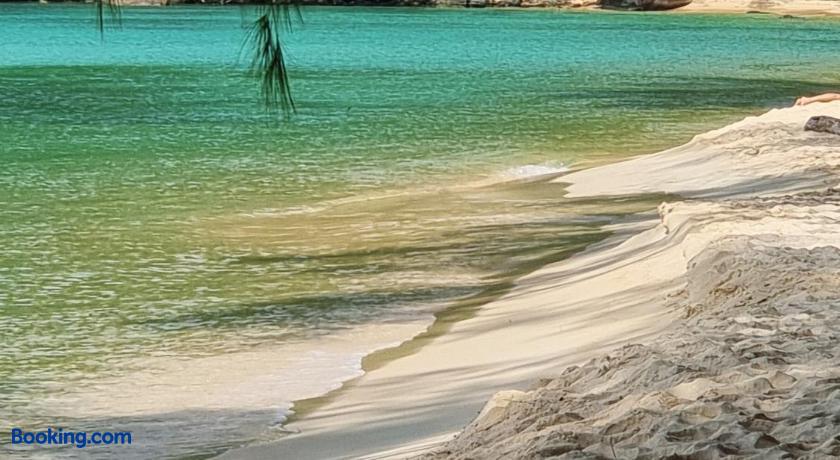 booking-898259-492212431-246712 Sunboo Beach Bungalows