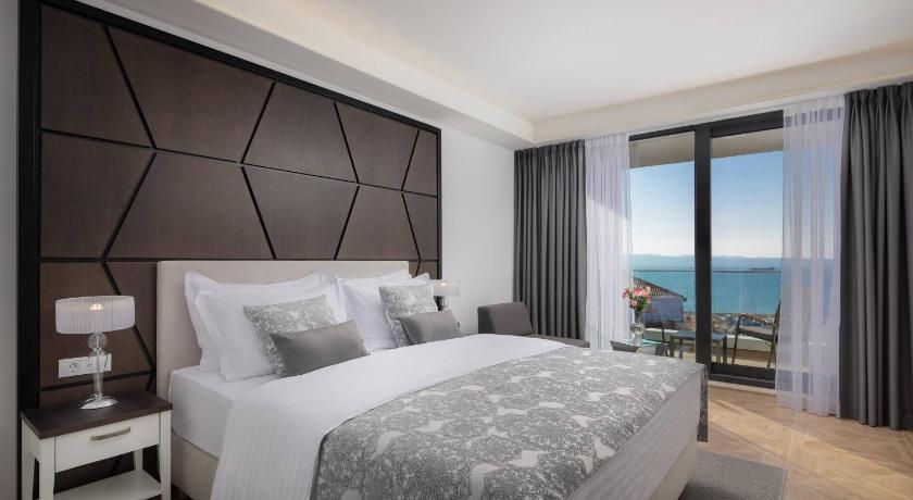 Ellure Luxury Suites — image 1 of 1