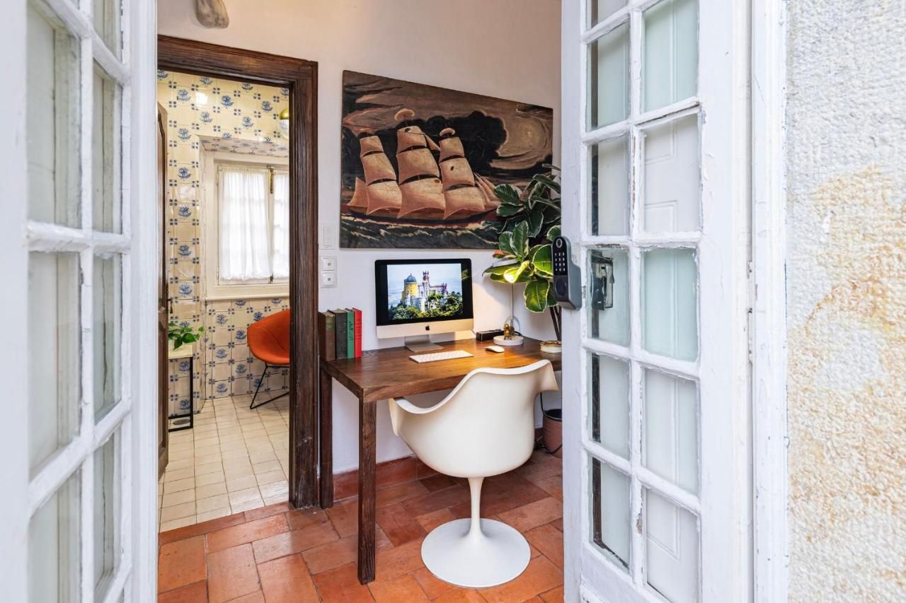 Sintra WOW - Unique double Smart Room in 17th century Palace! Hot tub, Snooker, BBQ, PS5, Sauna, Gym