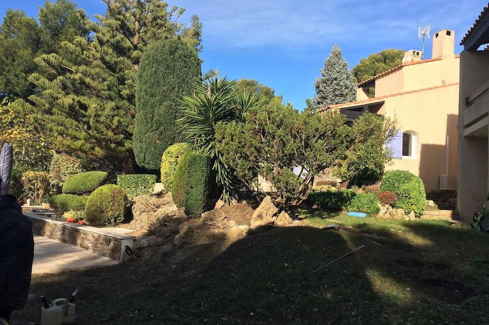 Large Villa 15p, pool, sea, tennis, near Calanques and Golf de Frégate. Provence-Alpes-Côte d'Azur - Saint-Cyr-sur-Mer visuel 2/5 Large Villa 15p, pool, sea, tennis, near Calanques and Golf de Frégate. Provence-Alpes-Côte d'Azur - Saint-Cyr-sur-Mer visuel 2/5