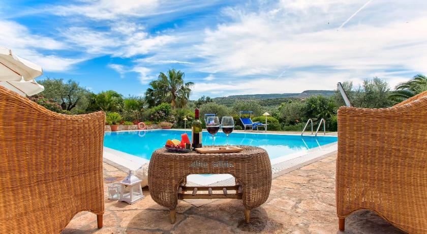 Villa Luna Smeralda ad Alghero villa con piscina ad uso esclusivo per 8 persone Sardinië - Alghero visuel 3/5 Villa Luna Smeralda ad Alghero villa con piscina ad uso esclusivo per 8 persone Sardinië - Alghero visuel 3/5