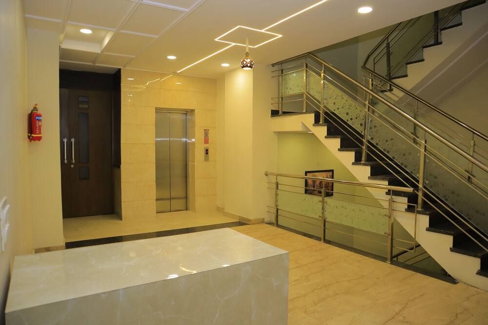 Pineberry Hotels - Near Golden Temple