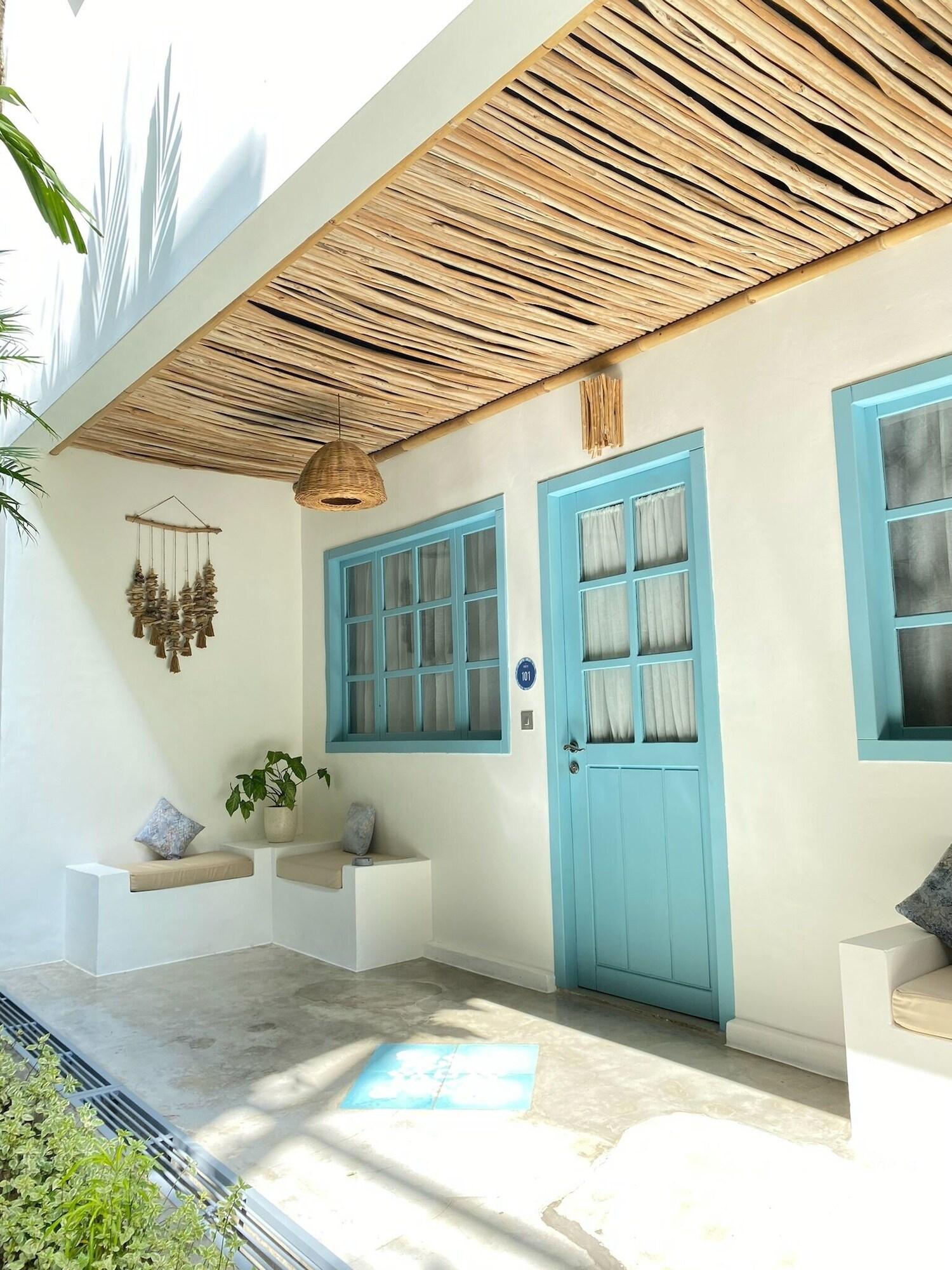 Seaesta Komodo Hostel & Hotel