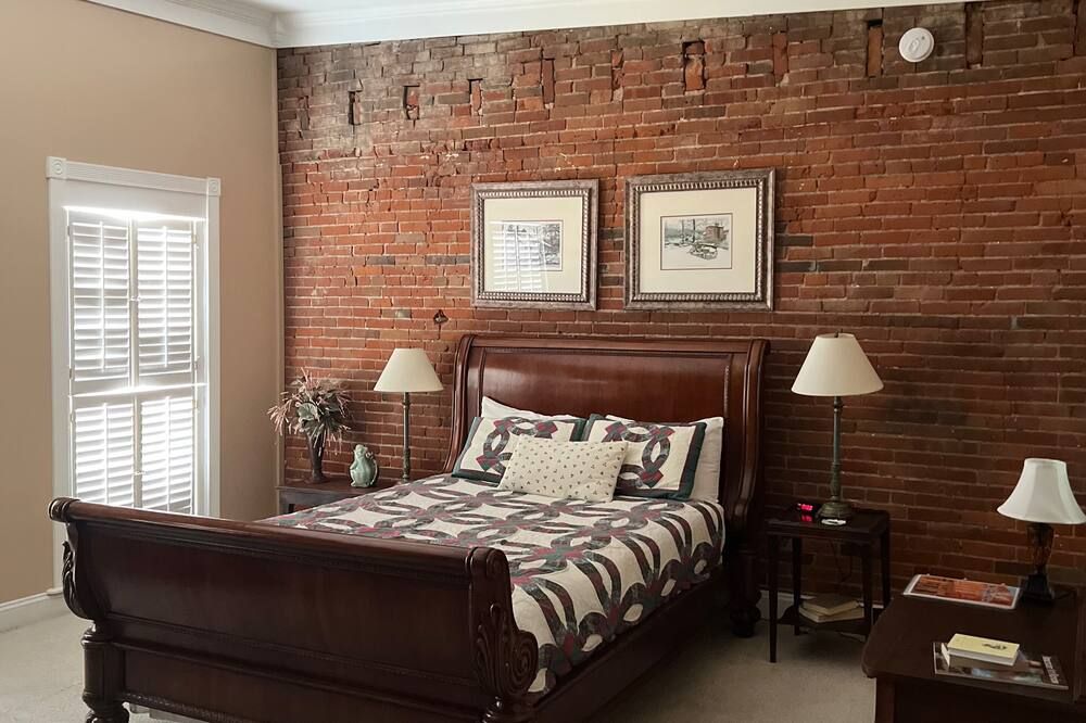 Eagles Nest Inn — image 1 of 1