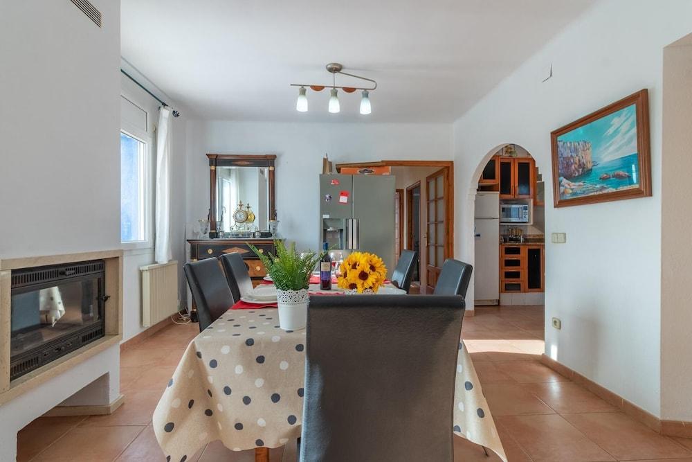 House Les Eiguades pool, garden, air conditioning, barbecue, wifi, parking. - Costa Brava - Sant Pere visser visuel 2/5 House Les Eiguades pool, garden, air conditioning, barbecue, wifi, parking. - Costa Brava - Sant Pere visser visuel 2/5