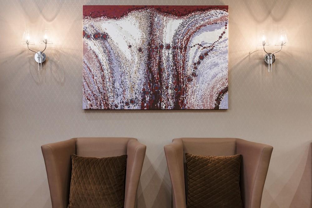 sembo-2857953-7d2a01-641848 Raymond Hotel