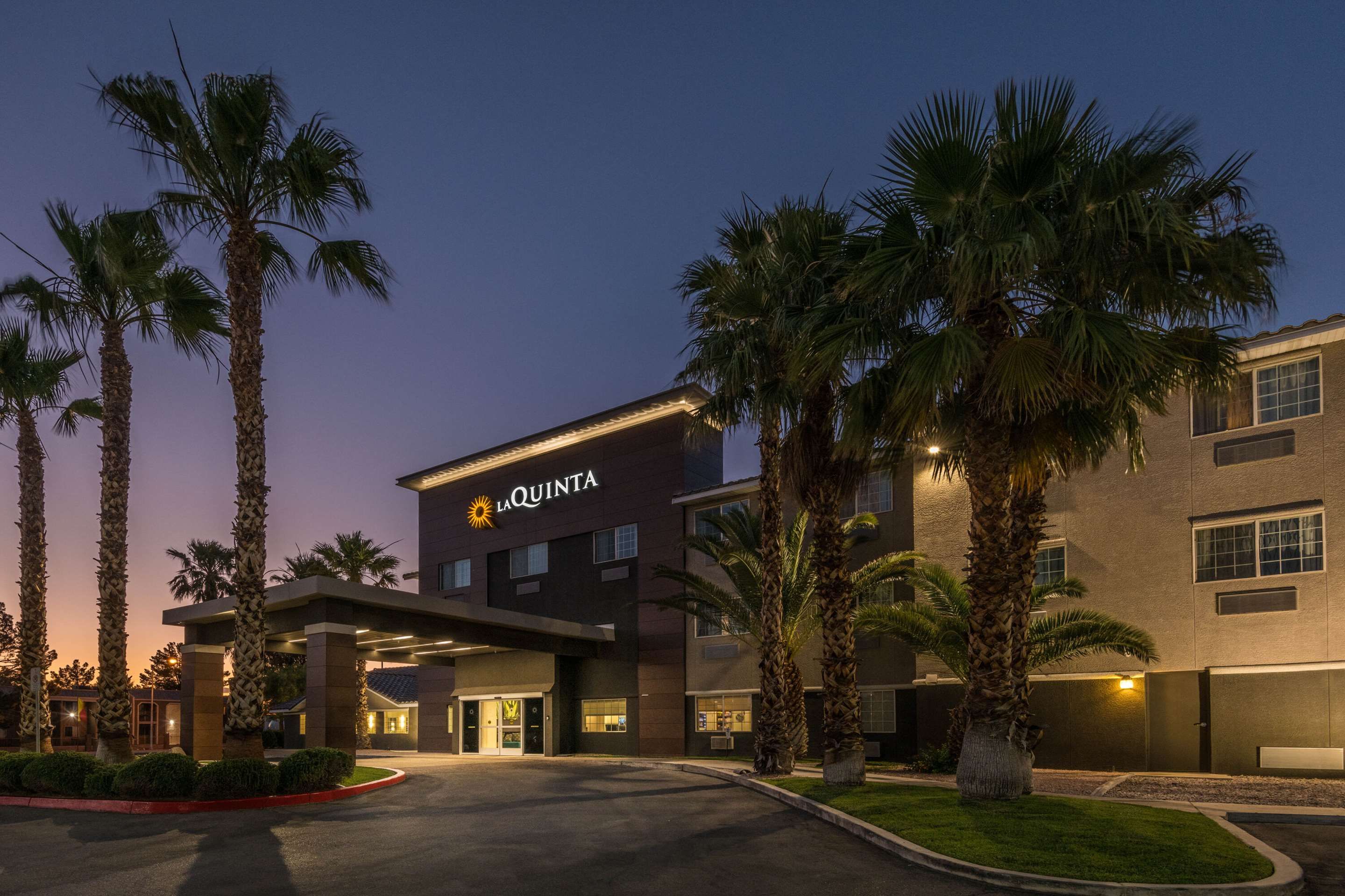 La Quinta Inn and Suites by Wyndham Las Vegas Nellis