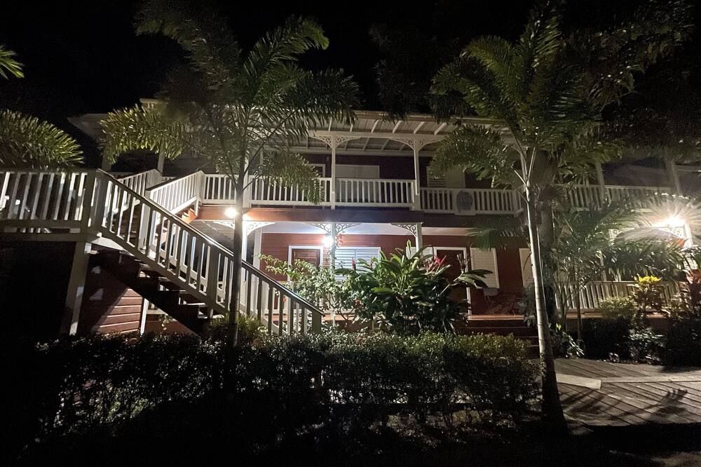Alux House