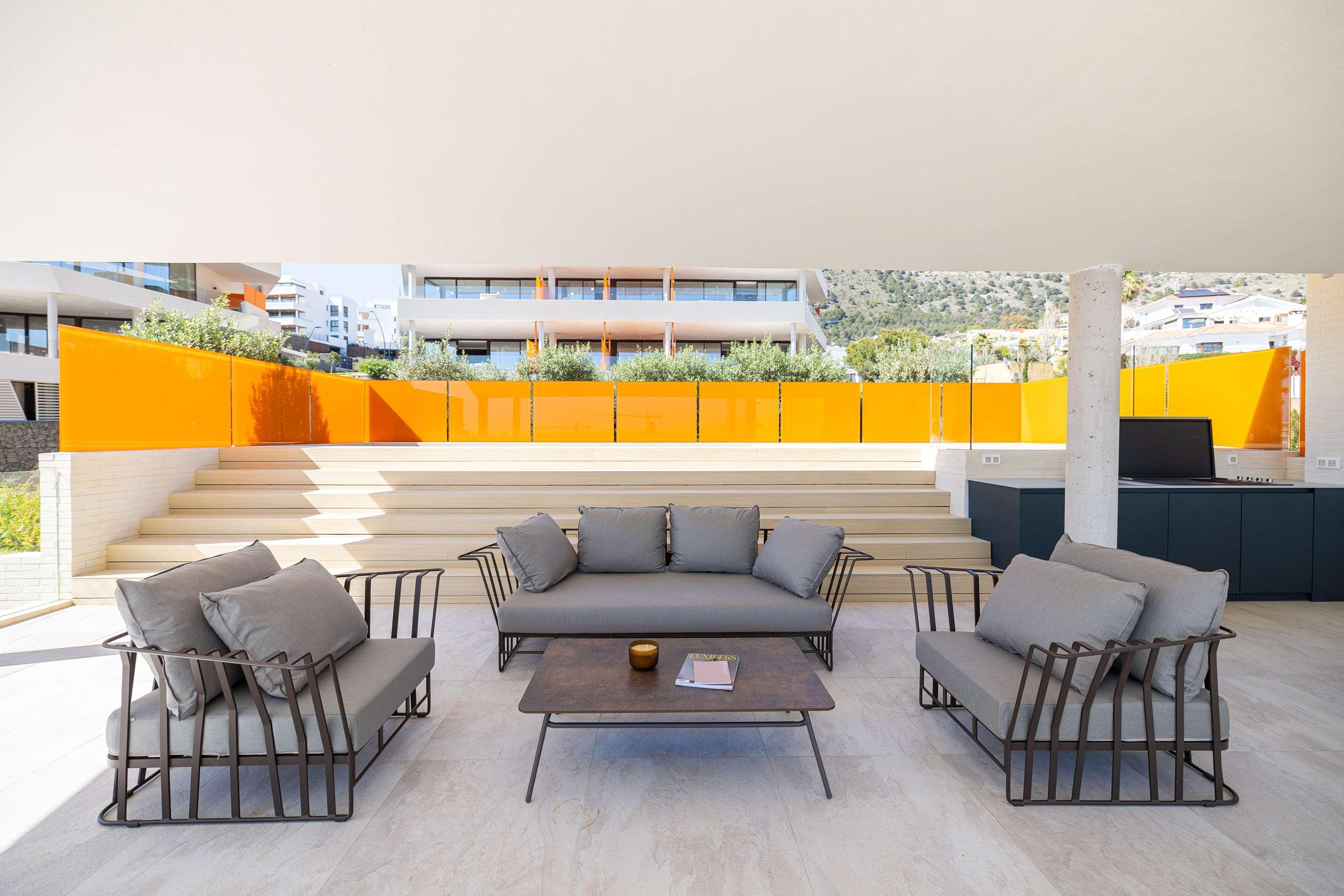 ice-1071367240-118219355-318777 Leiro Residences