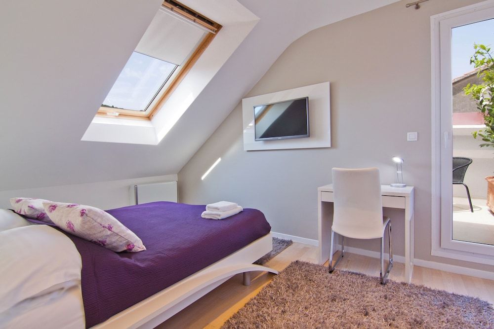 Laura Lux Suites