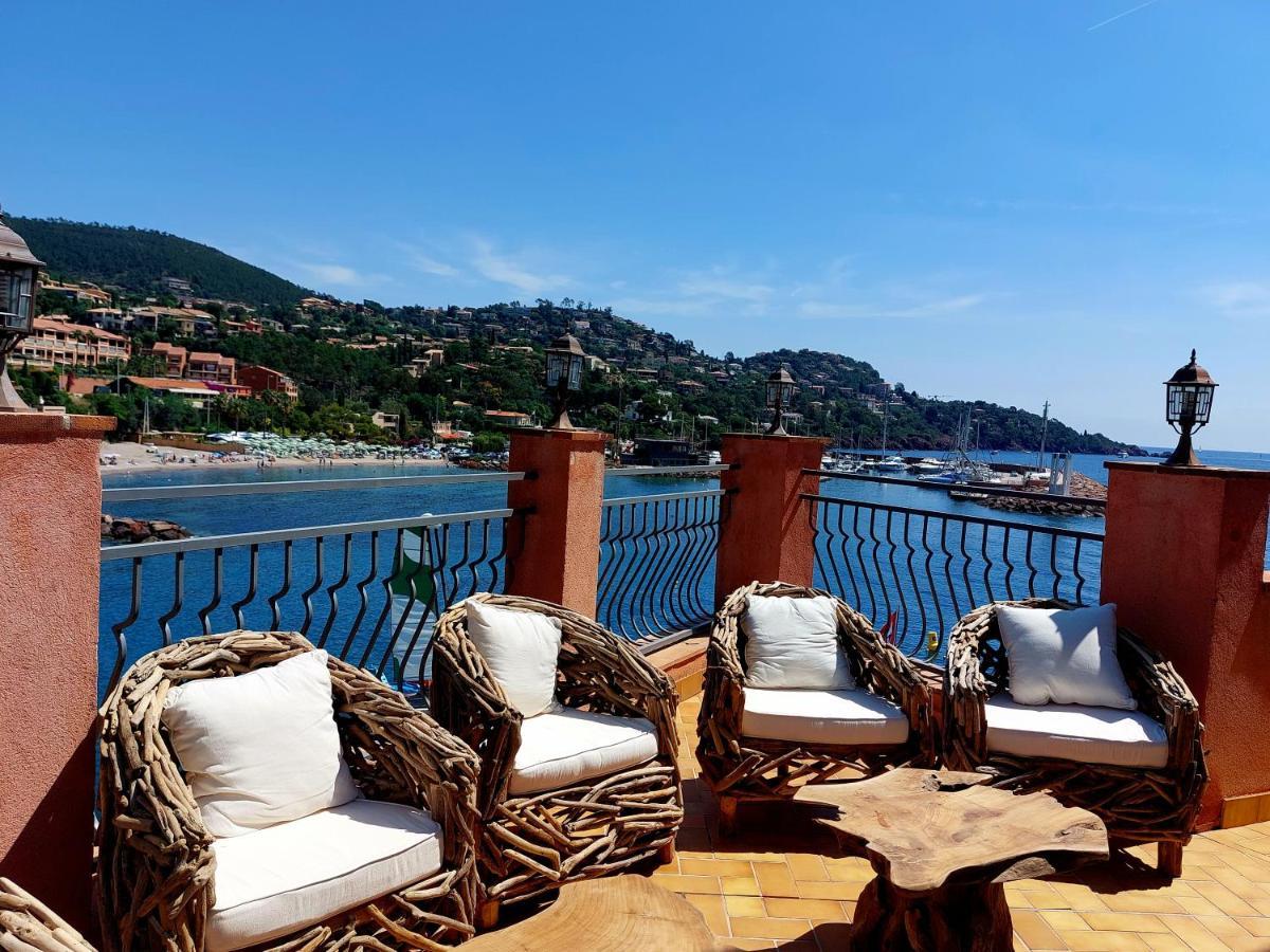 Villa de prestige en bord de mer dans la baie de Cannes Provence-Alpes-Côte d'Azur - Théoule-sur-Mer visuel 6/10 Villa de prestige en bord de mer dans la baie de Cannes Provence-Alpes-Côte d'Azur - Théoule-sur-Mer visuel 6/10